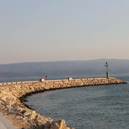 Dalmacija דירה אומיס