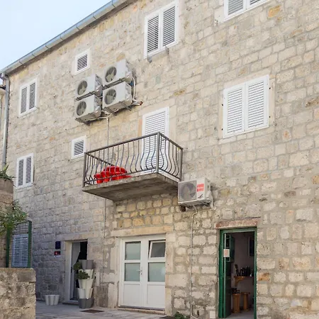 Dalmacija אומיס