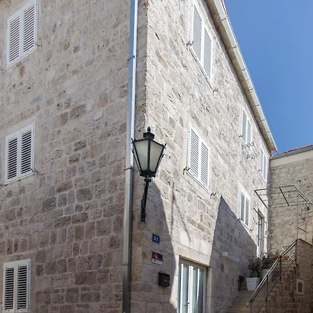 Dalmacija * אומיס
